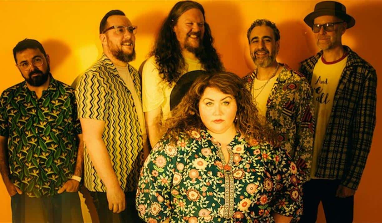 RĂoghnach Connolly & Honeyfeet