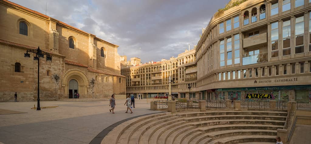 Anfiteatro de la Plaza de la Virgen de los Llanos
