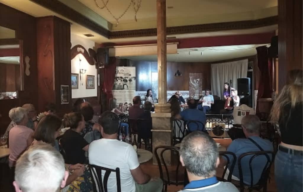 Café De Catro a Catro
