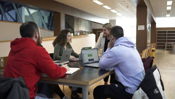 Facultad de Ciencias Empresariales y Turismo