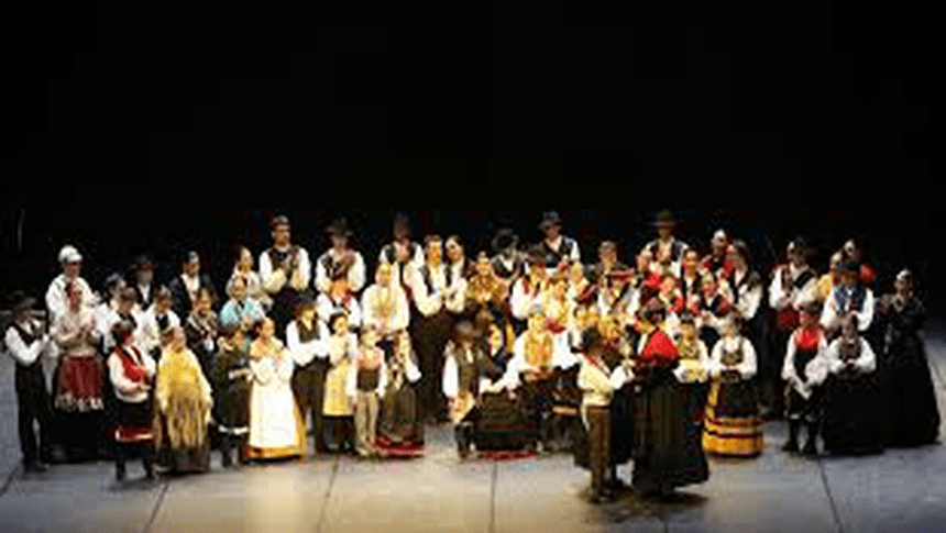 Actuación das pandereteiras do Grupo de Música Tradicional 'Xacarandaina'