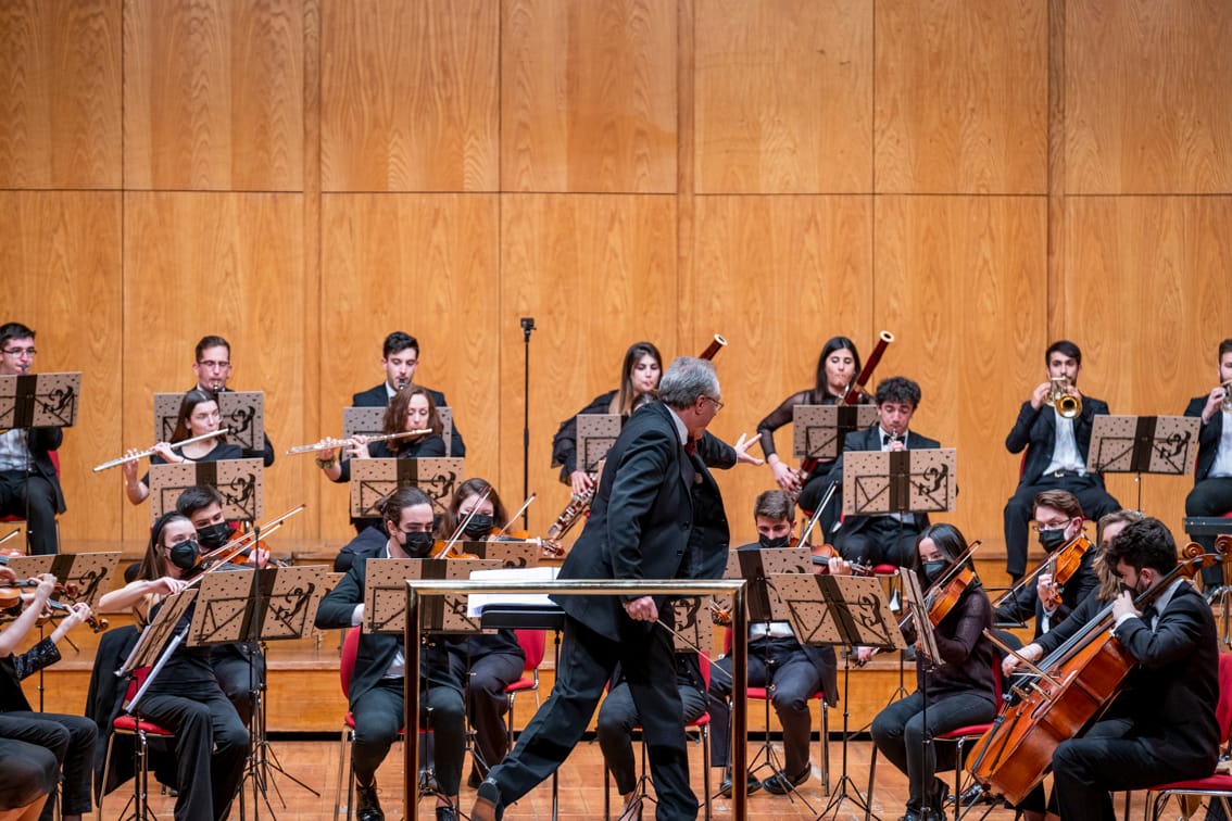 Monólogos e diálogos: De Cassadó y Bach a Brahms