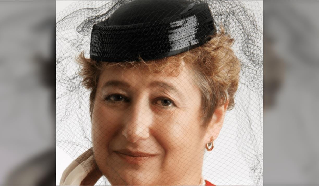The Queen, Shakespeare & Me By Carole Shaw