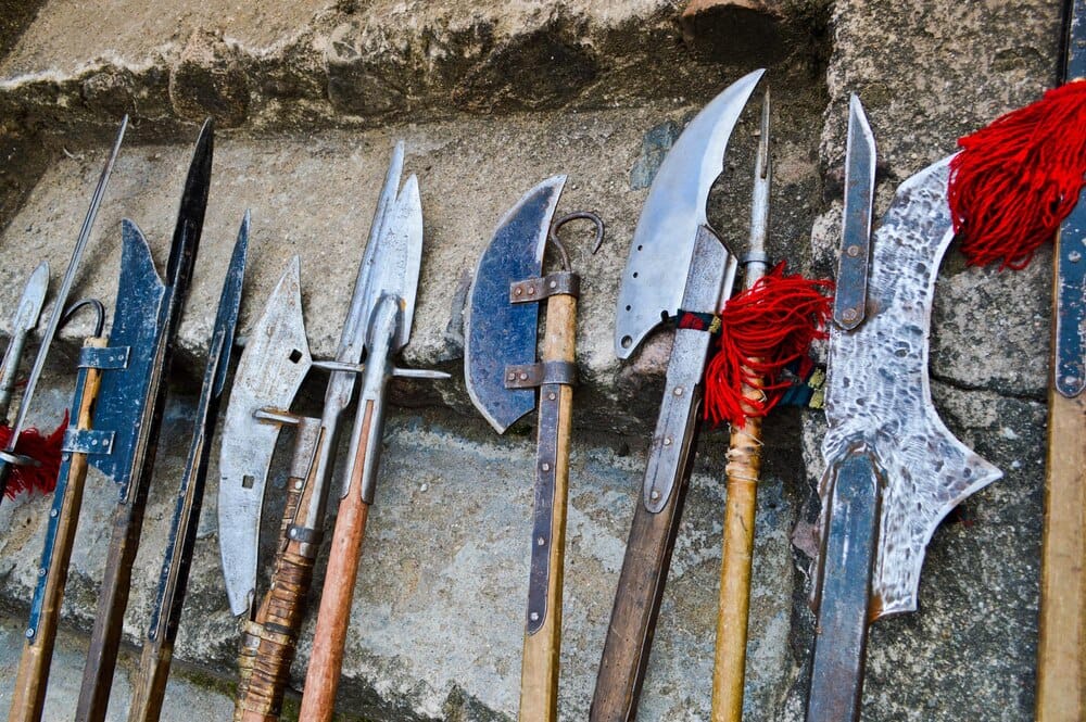 Exposición de armas antiguas y exhibición de lucha con espada