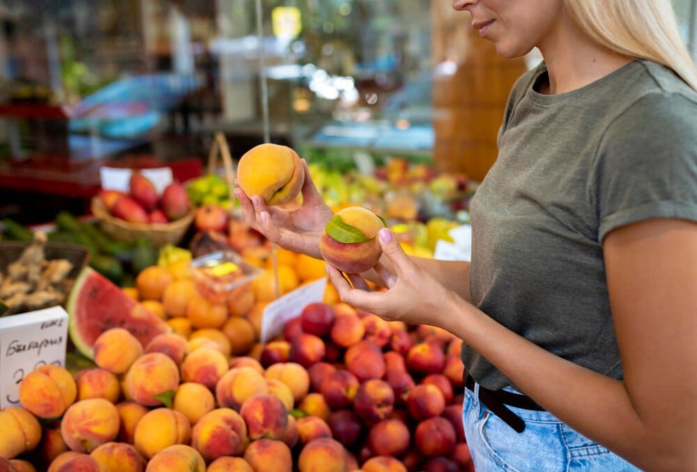 Reparto gratuito de fresas y arándanos