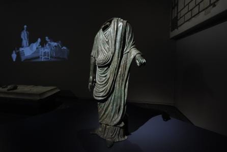 Visita guiada en euskera - Estatua togada de Pompelo