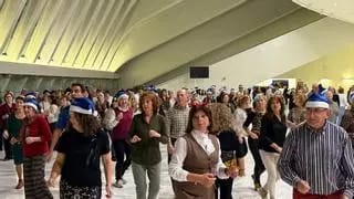 Baile multitudinario y brindis de los centros sociales de Oviedo