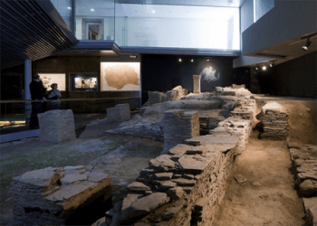 Visita al Museo Universitario da Domus do Mitreo