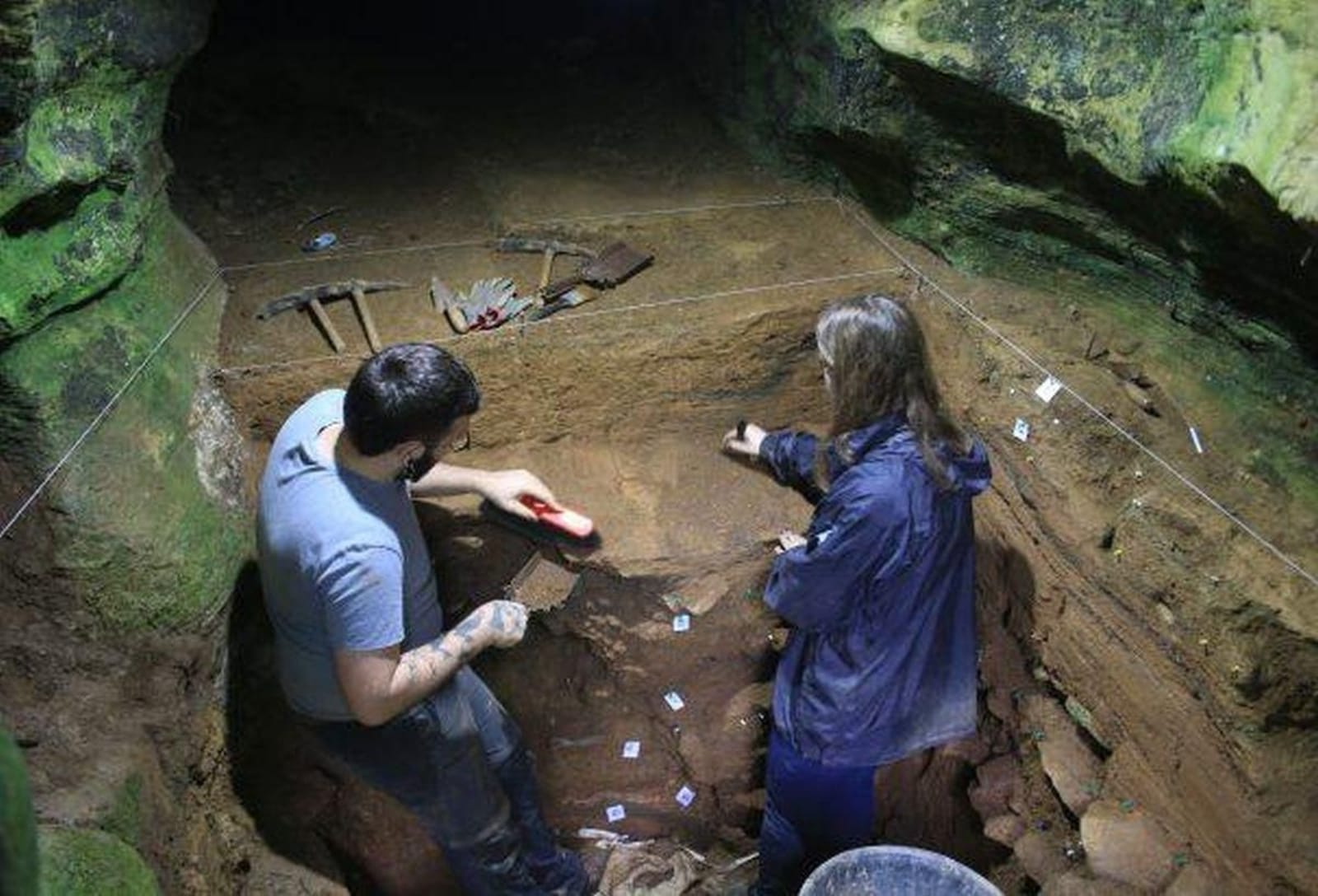 Neandertais, hienas e osos cavernarios nas montañas de Lugo e Ourense: novidades na investigación arqueopaleontolóxica das serras orientais de Galicia