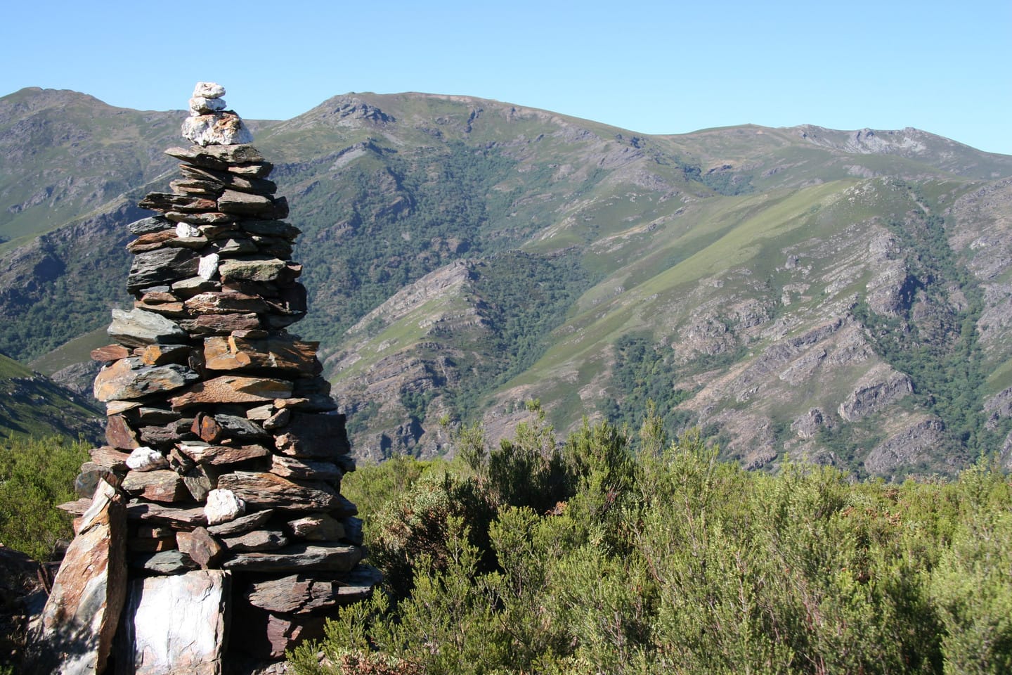 Rutas de primavera en Pena Trevinca: el techo de Galicia