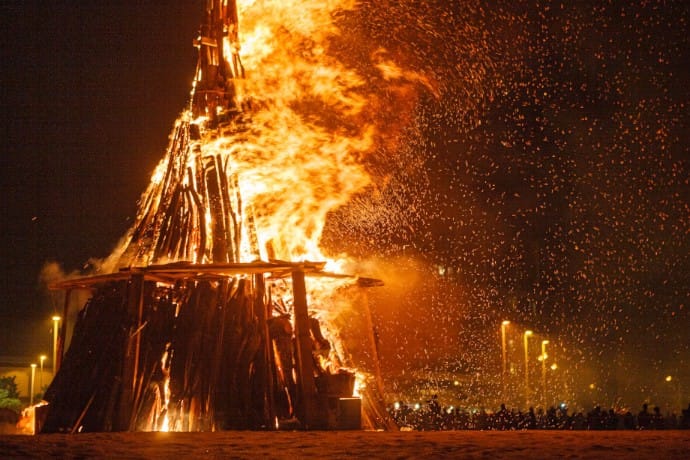 Guía de San Juan en Gijón 2026: hogueras y planes