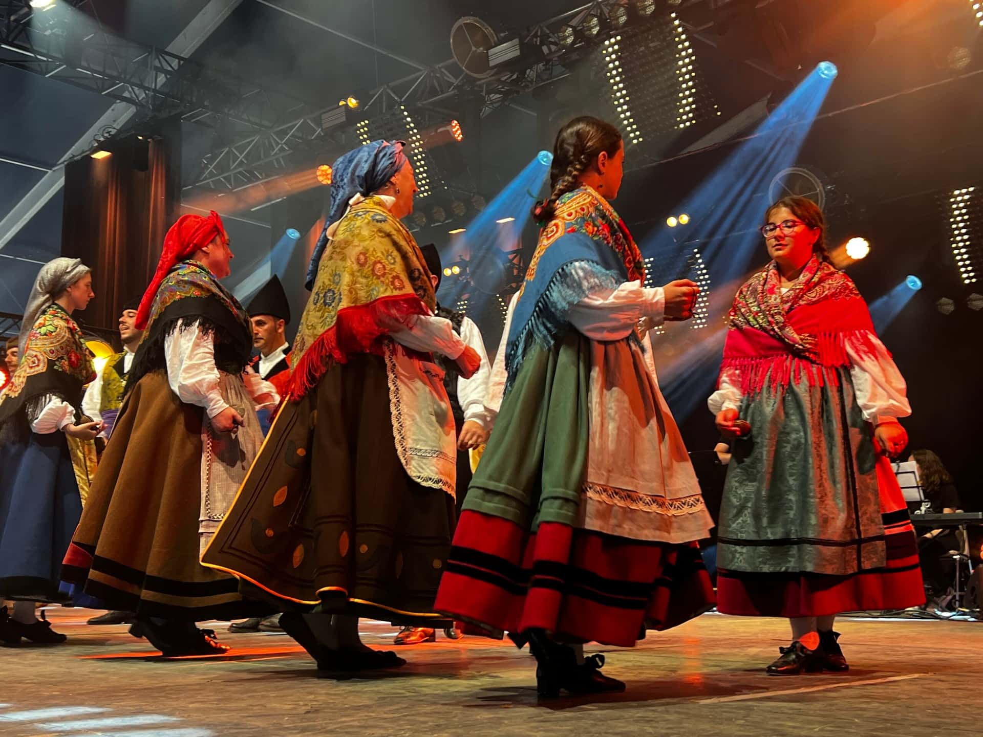 Actuación de Grupu de baille tradicional de Fitoria