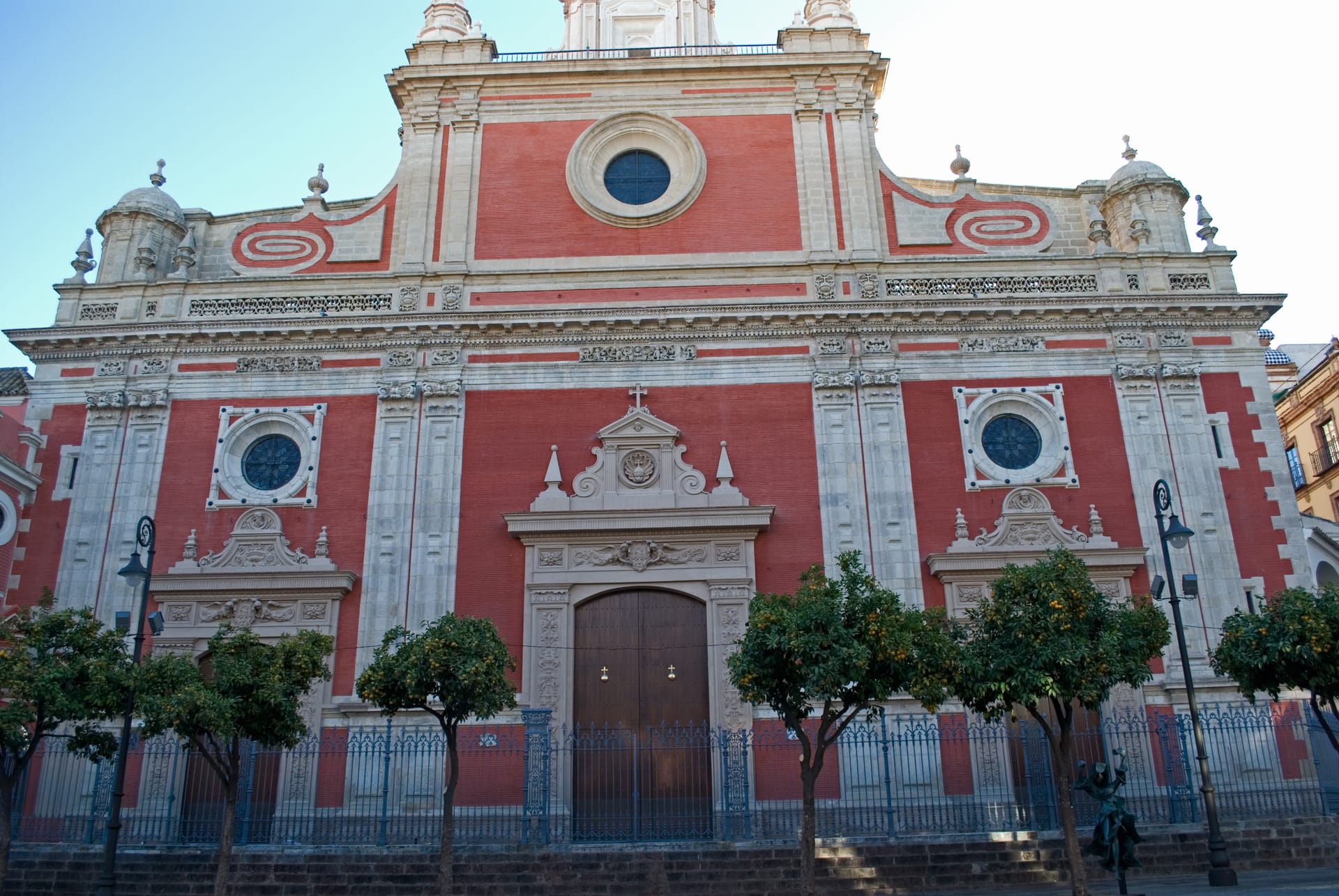 De Angelis: luces y música en la Iglesia del Salvador