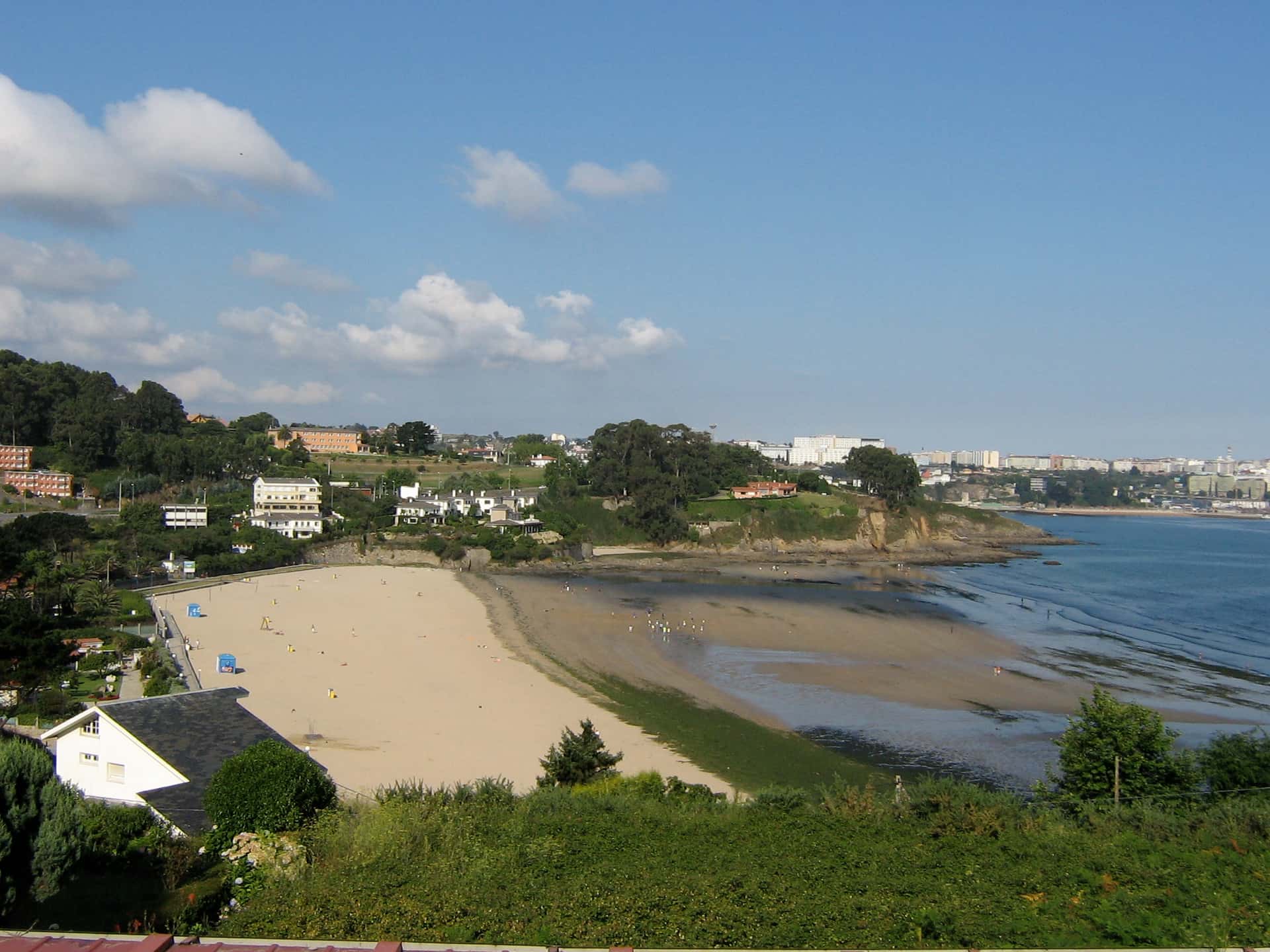 Tardeo y surf en Bastiagueiro: nuevos locales frente al mar