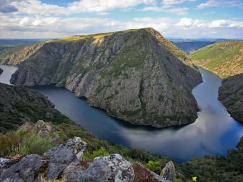 Ribeira Sacra: Tras la pista del mural nominado a mejor del mundo