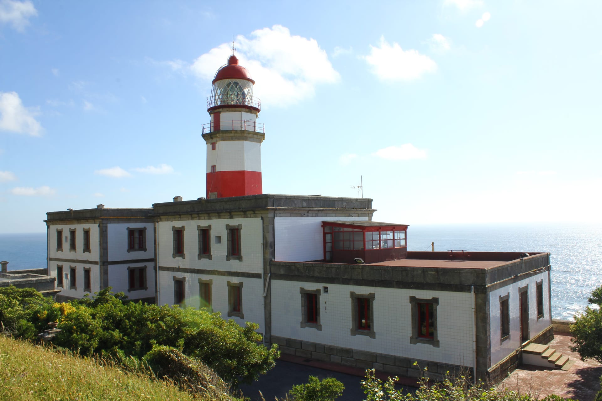 Arte y Conciencia en Cabo Silleiro: La Exposición «Esperanza»
