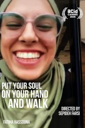 Proyecci贸n de Put Your Soul on Your Hand and Walk