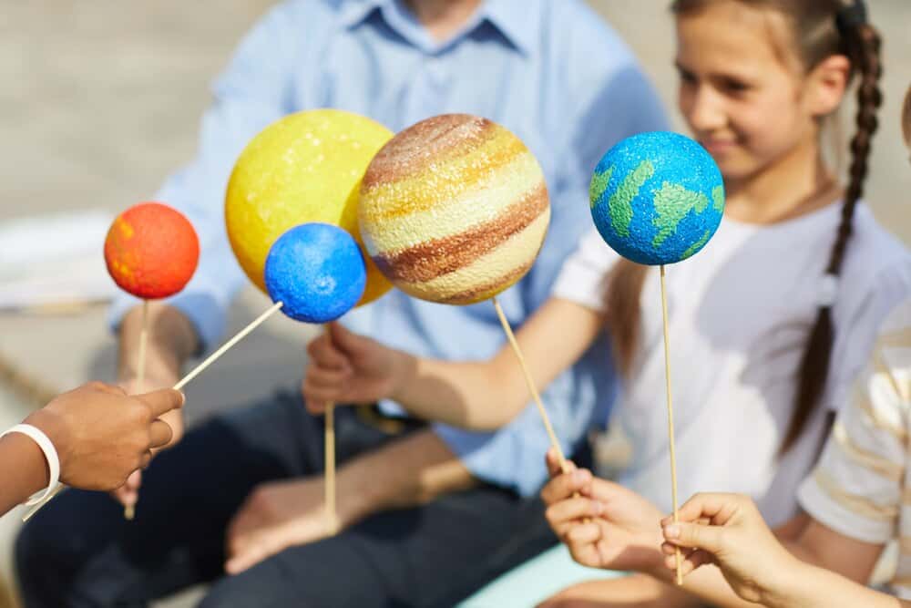 Talleres de ciencia y astronomía infantil en Sevilla
