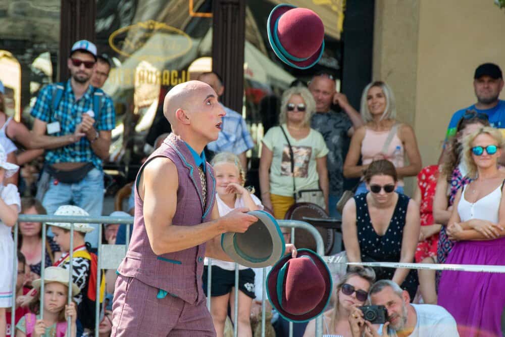 Guía de teatro y circo de calle en las plazas de Vitoria