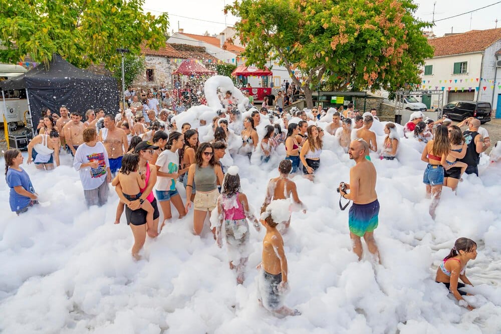 Fiesta de la espuma en las Fiestas de Santa Lucía 2026