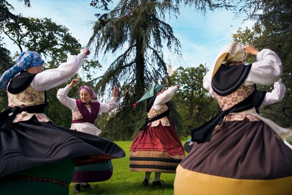 Actuación de Asoc. de baile y danza tradicional Filandón