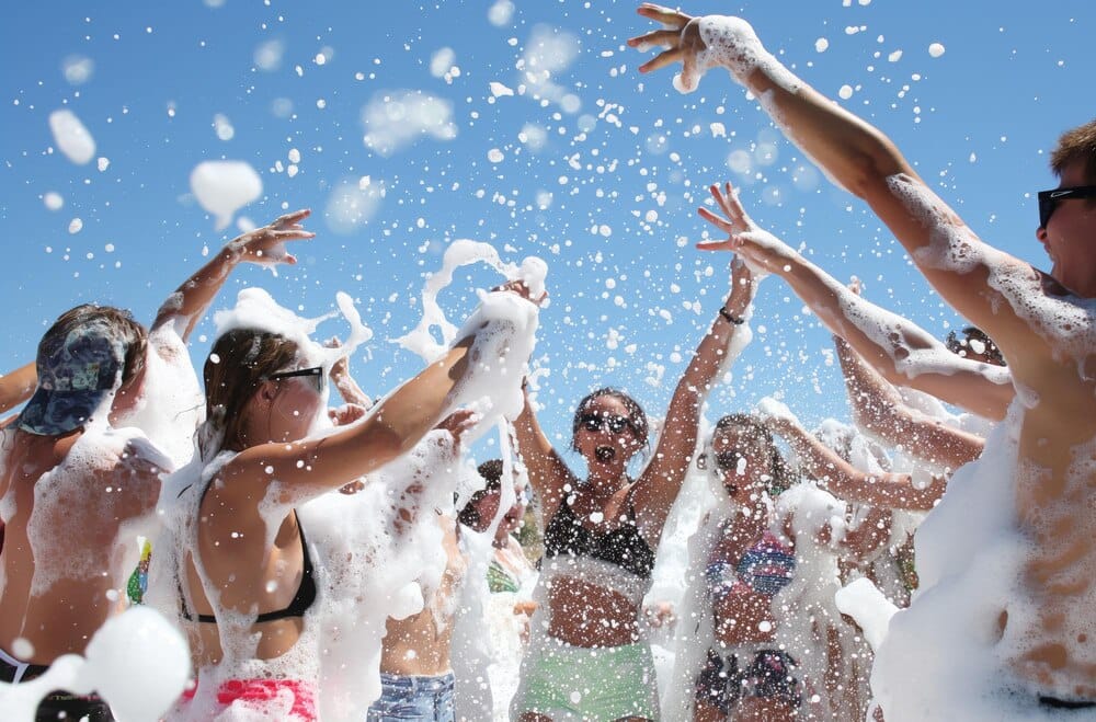 Fiesta de la Espuma en las Fiestas de Palavea