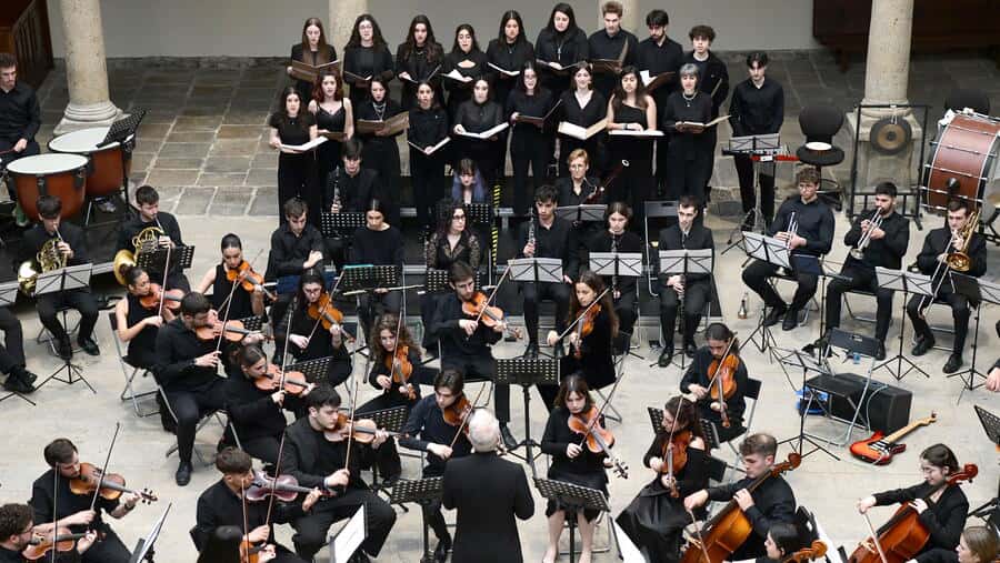 Inscripción para la Orquestra y Coro de la USC