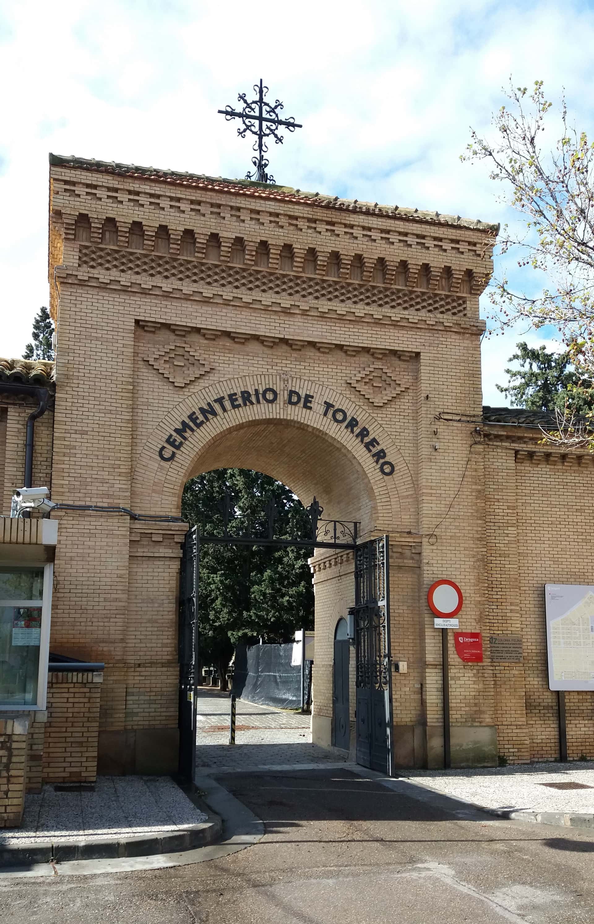 Una noche en el cementerio